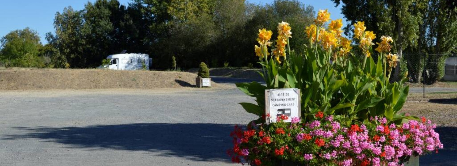 Aire camping-cars de Saint-Clement-des-Levees