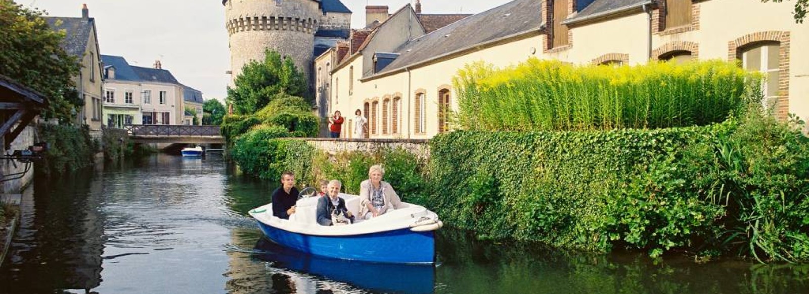 PROMENADE EN BATEAUX ELECTRIQUES LE LONG DE L'HUISNE