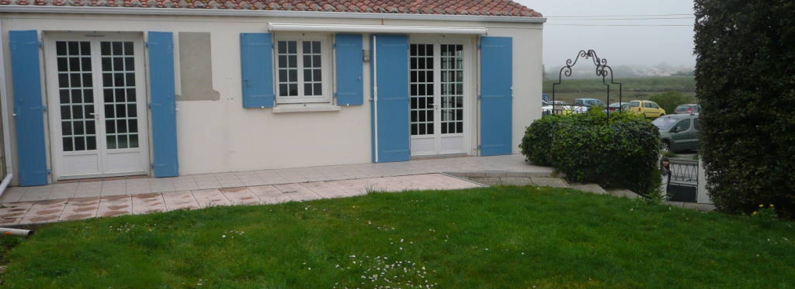 PETITE MAISON BLEUE