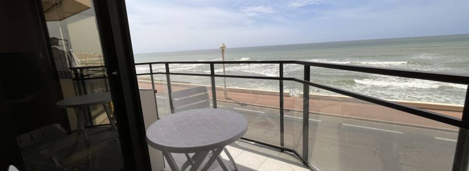 Bel appartement face a la mer, sur le boulevard JFK