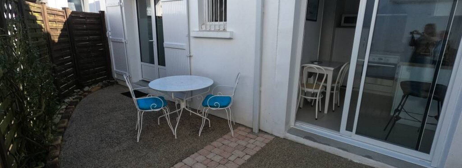 Studio plain pied renove 2018, centre ville petite rue calme, ideal pour vacances sans voiture