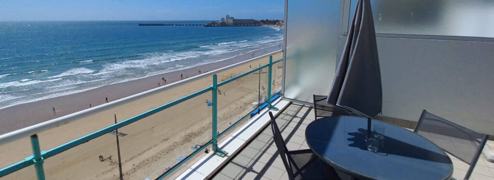 MEUBLE DE TOURISME 1 ETOILE , FACE A LA MER, AVEC UN GRAND BALCON TERRASSE