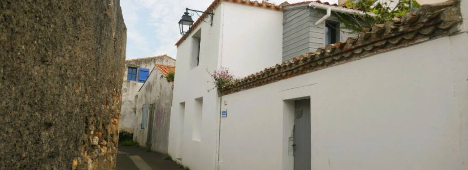 Maison de pecheur dans le vieux Saint Gilles