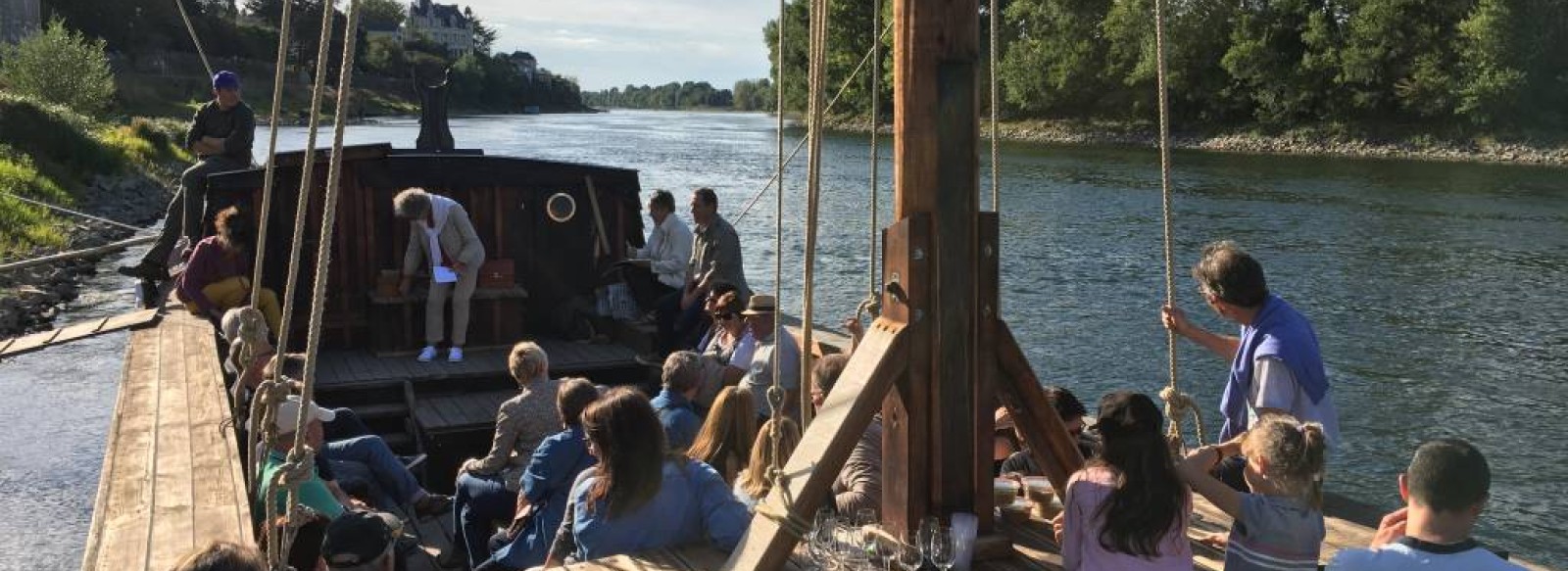 NAVIGATION SUR LA LOIRE AVEC <<LE CINQUIEME VENT>>