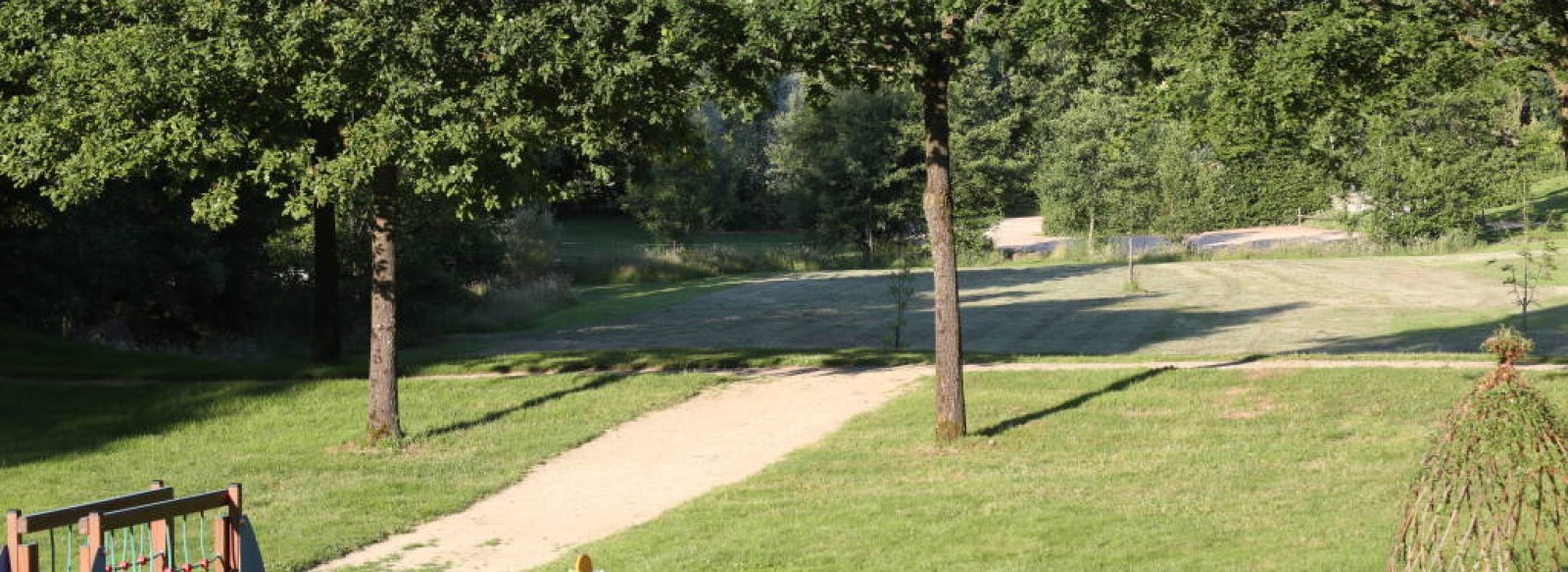 AIRE DE PIQUE-NIQUE DU PARC DES LAVANDIERES