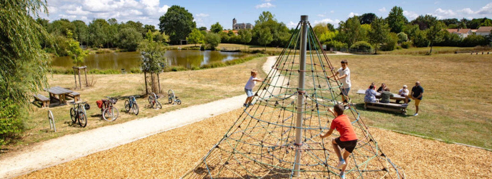 AIRE DE JEUX LE FIEF DES RAINETTES