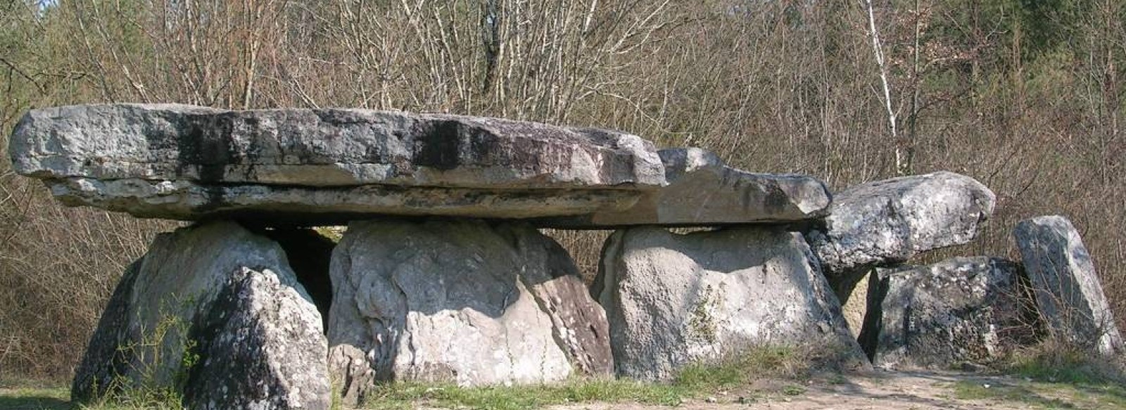 DOLMEN DE LA PIERRE COUVERTE