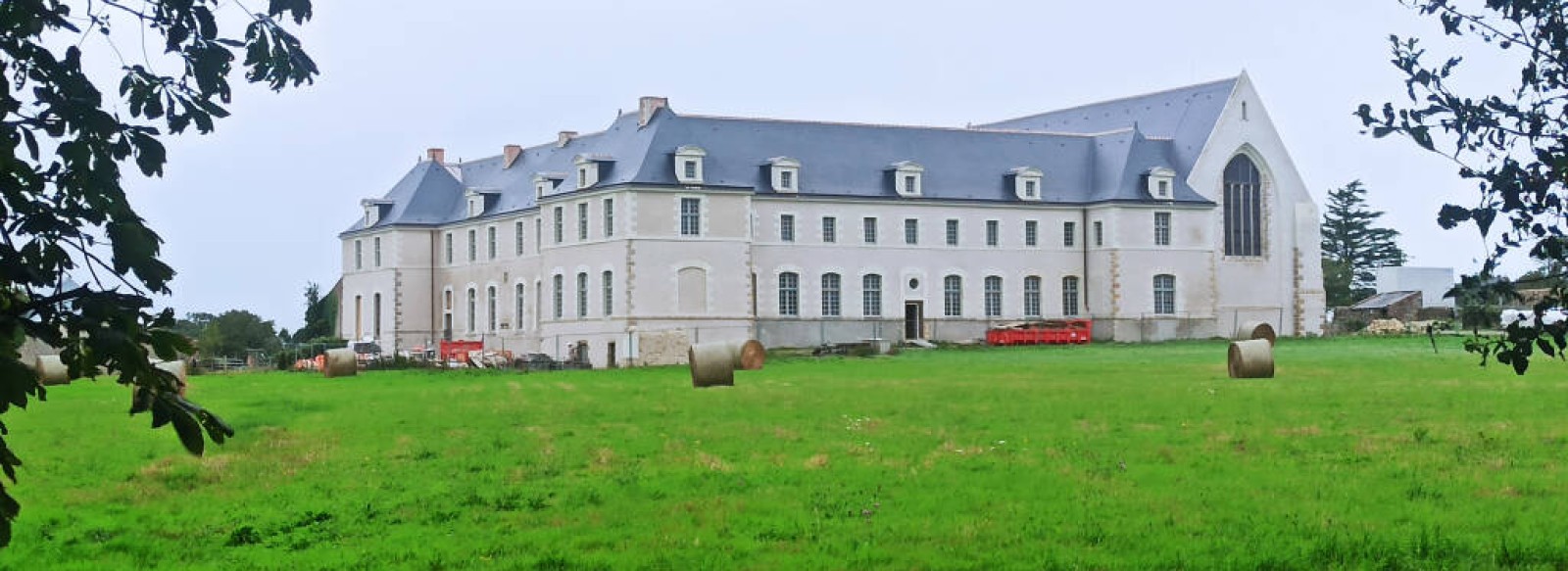 ABBAYE DE BLANCHE COURONNE